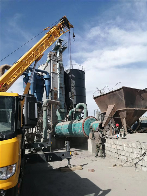 麻城市设备搬运等各类工程项目中，吊车起着关键作用