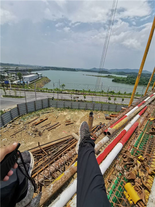 麻城市作业中发生设备损坏或人员意外，责任怎么划分？