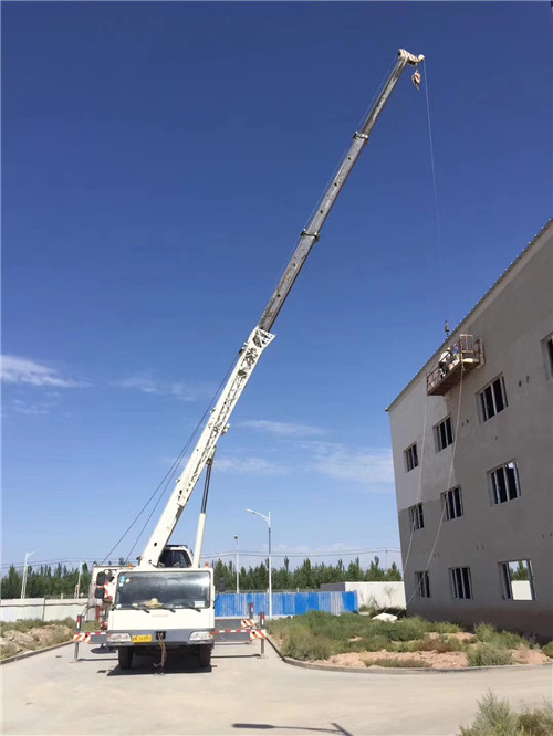 麻城市“轻装强干”—— 吊车的 “轻量化臂架” 技术